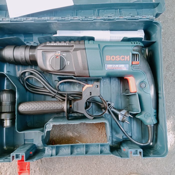 Продам Перфоратор Bosch GBH 2-26 DFR Professional
Новий, у комплекті пластиковий кейс, додаткова ру