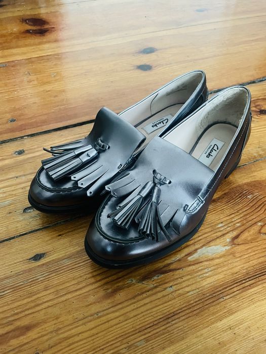 Clarks Narrative skórzane loafersy z frędzlami