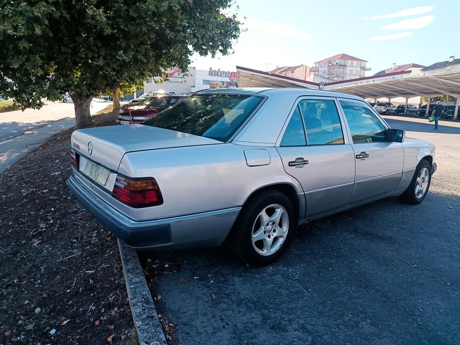 Mercedes- Benz 200 D