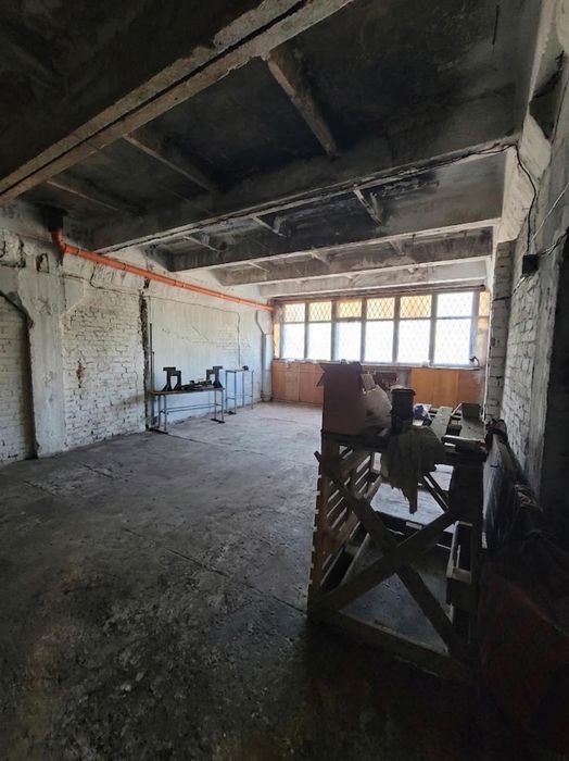 Виробництво 650м2 з 2 вантажними ліфтами