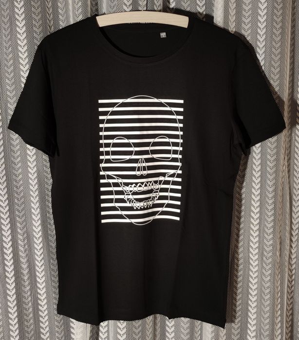 T-shirts Pretas com Caveiras Unisexo
