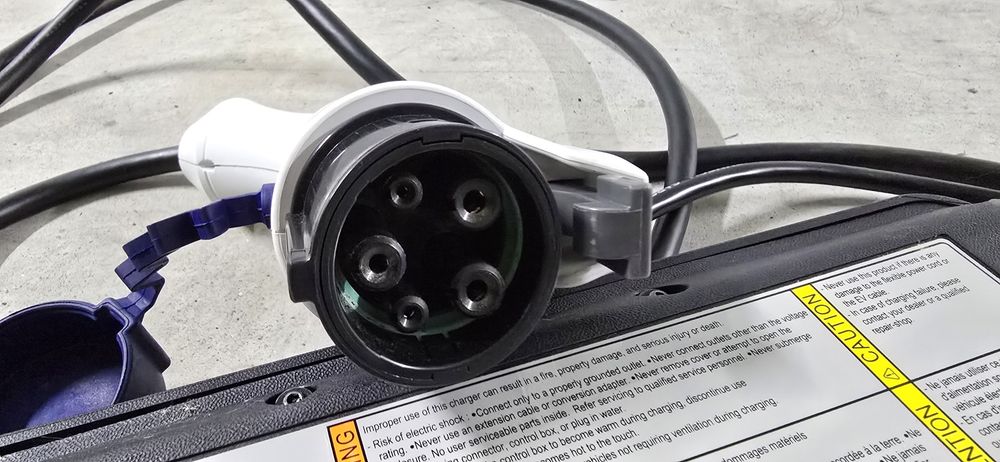 Carregador carro elétrico / híbrido Yazaki