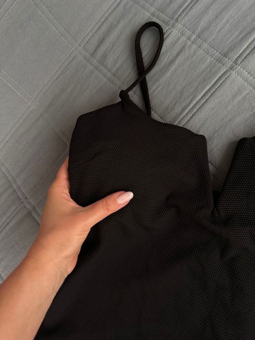 Дуже гарний суцільний купальник Reserved розмір 40