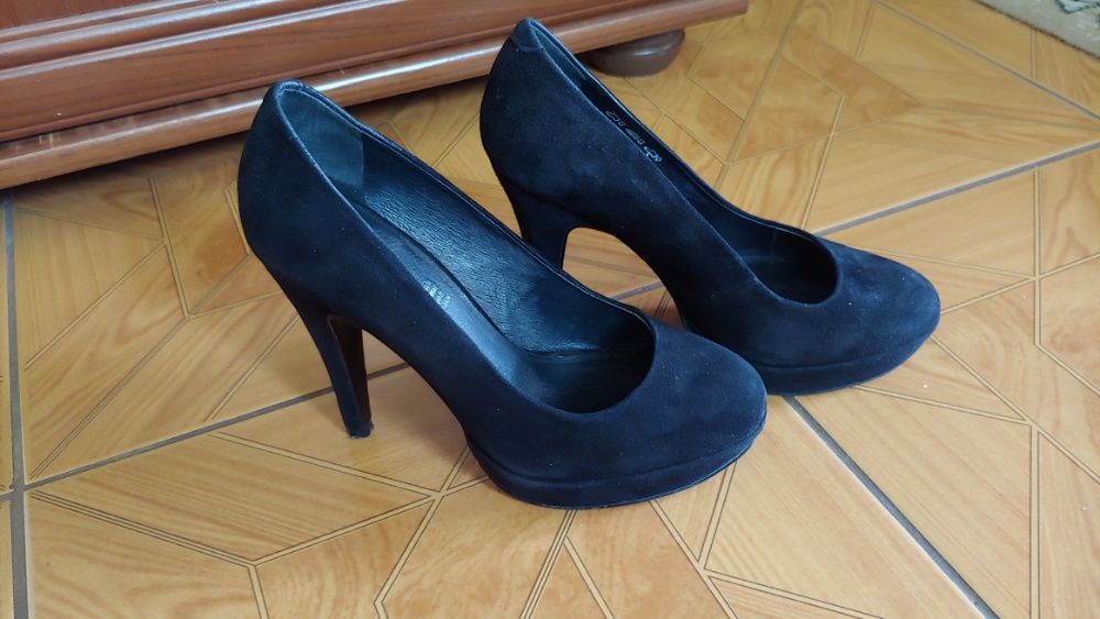 Czarne szpilki skórzane Janet D.