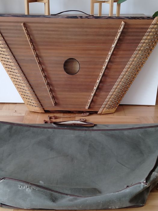 Unikatowe cymbały strunowe