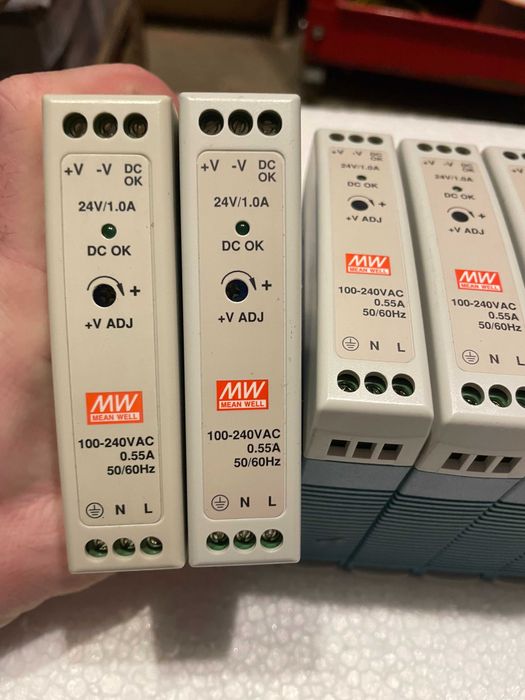 Zasilacz szyny DIN U wy 24V  MEAN WELL 20W impulsowy
