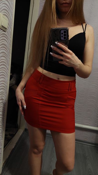 Червона юбка міні
