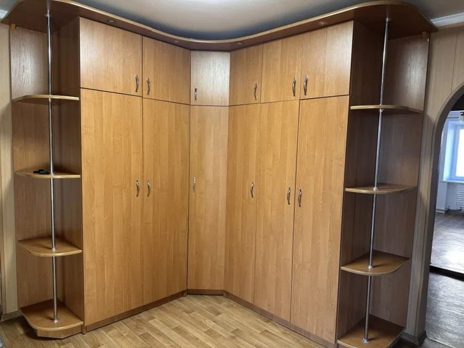 Продам елітну чотирикімнатну квартиру в центрі міста - 125 м².