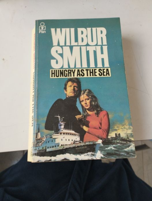 Livro "Hungry As The Sea"