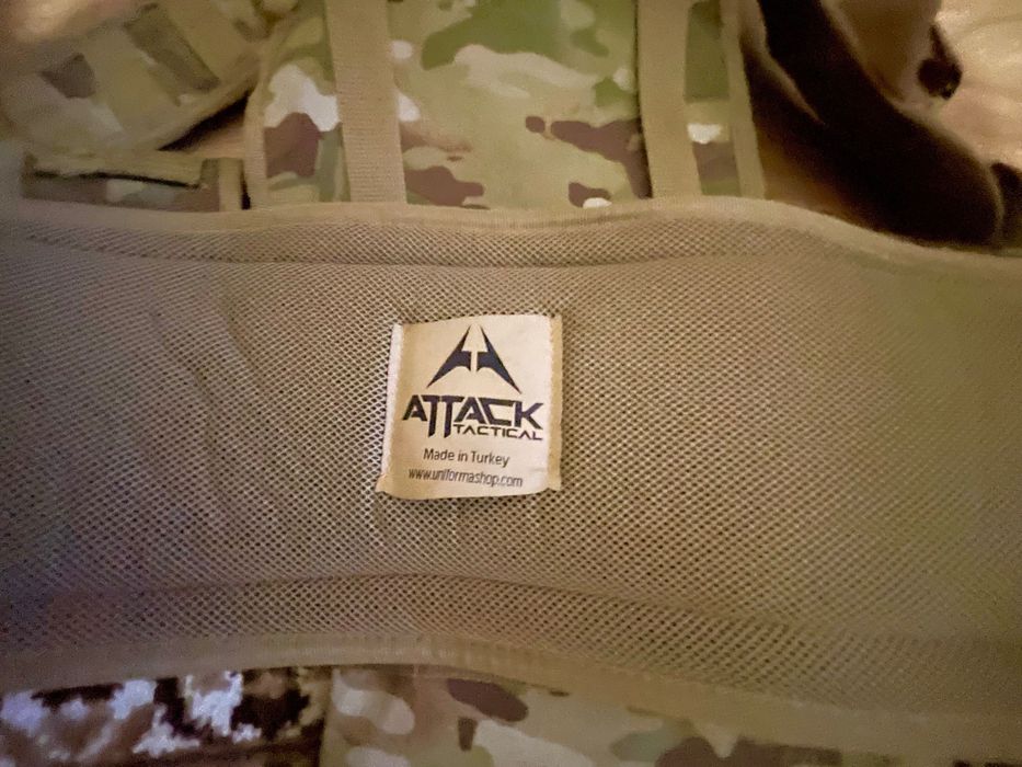 Розгрузка для військових майже нова, оскільки мало використовувалася