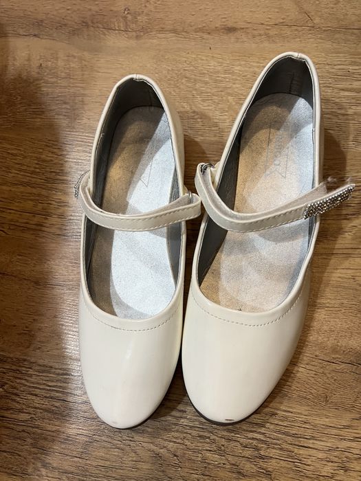 Туфли белые 36 состояние новых