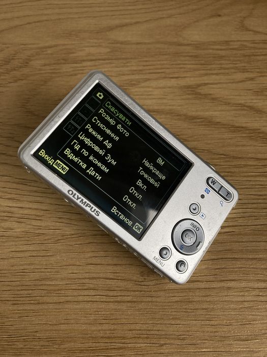 Olympus D-700 фотокамера