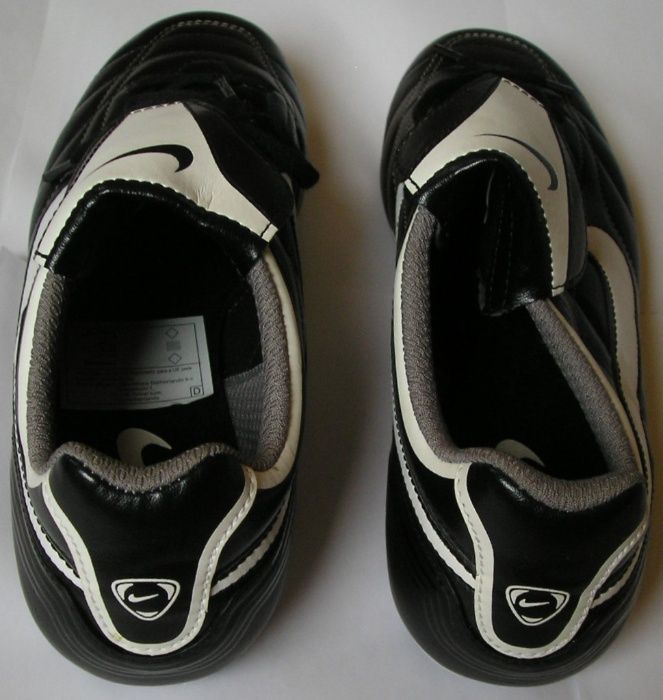 Buty piłkarskie - korki - NIKE Versatract - czarne rozmiar 38,0 - nowe