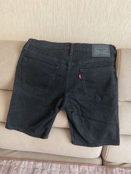 чоловічі джинсові шорти бренду Levi's у чорному кольорі
