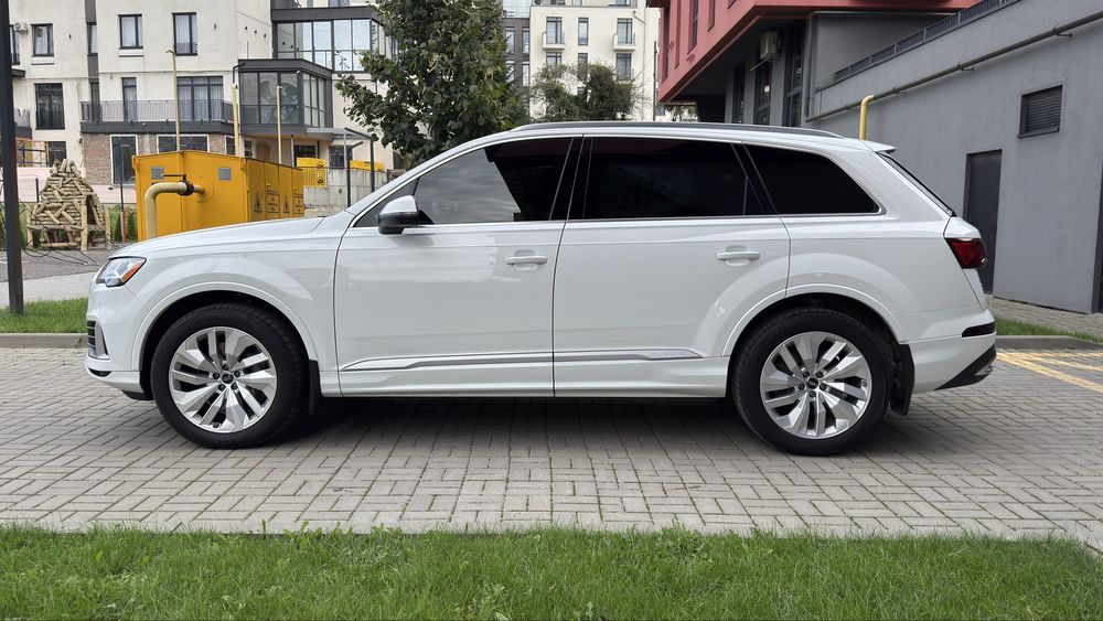Авто Ауді Q7 2020 року