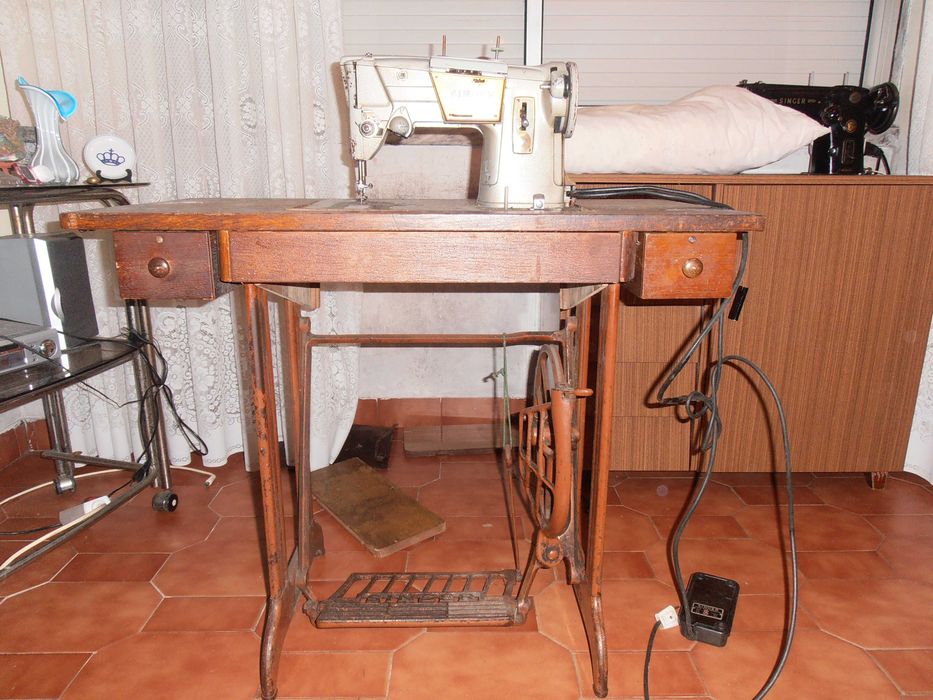 maquinas de custura singer antigas com movel