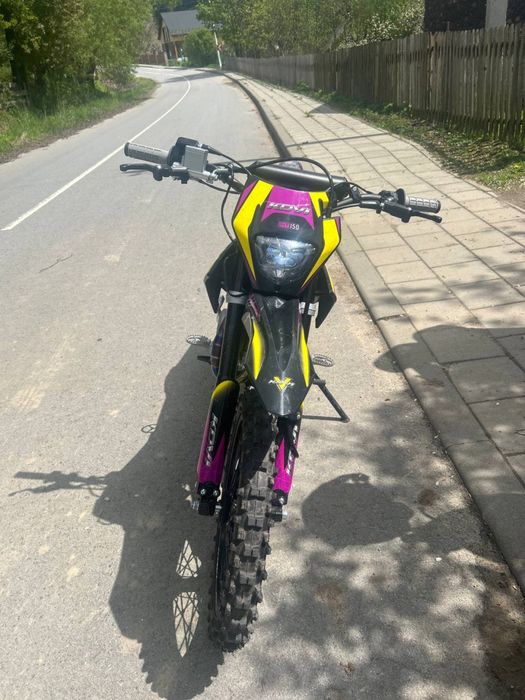 продається мотоцик в гарному стані власник дівчина