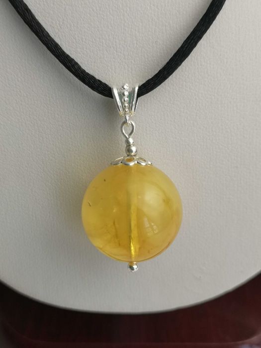 zawieszka kulka bursztynowa
