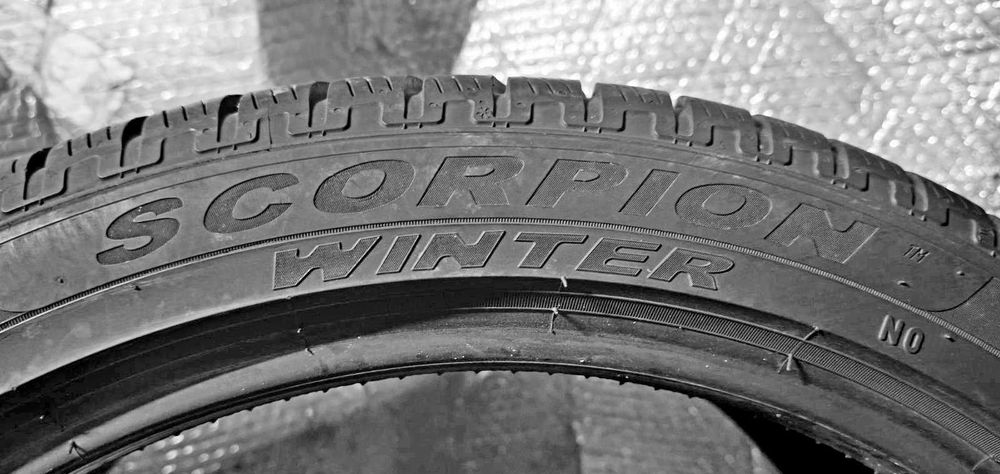 Шини Б/в 305.35.21 комплект Pirelli