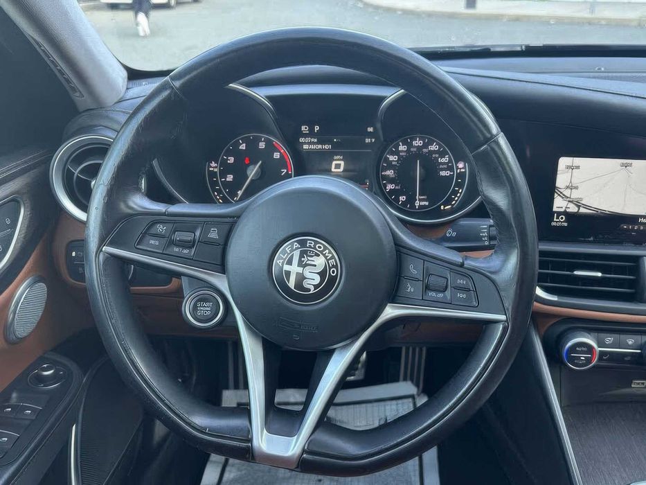 Alfa Romeo Giulia      2018