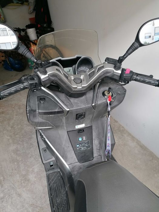 Kawasaki J300 edição especial