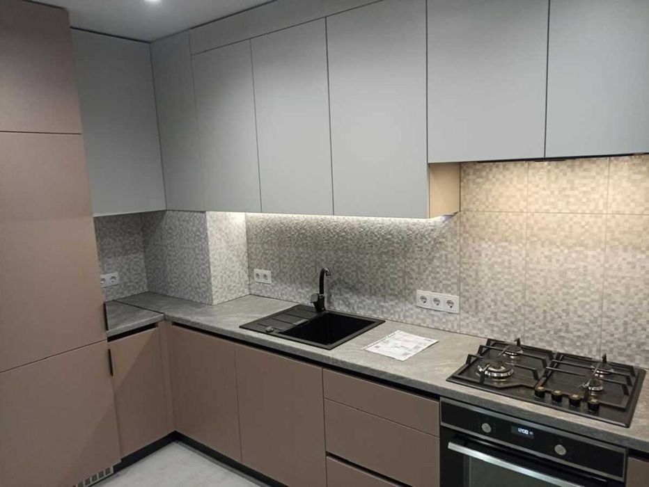 *Однокімнатна квартира 40 кв.м, Олександрівський район, по вул.Козача