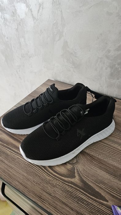 Кросівки  чорні 42 розмір