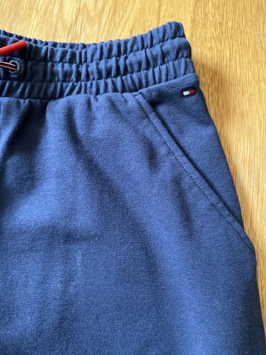 Saia Azul Tommy Hilfinger nova , azul escura Tam 38