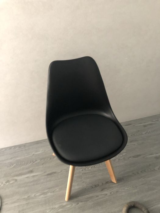 Vendo cadeiras e bancos altos