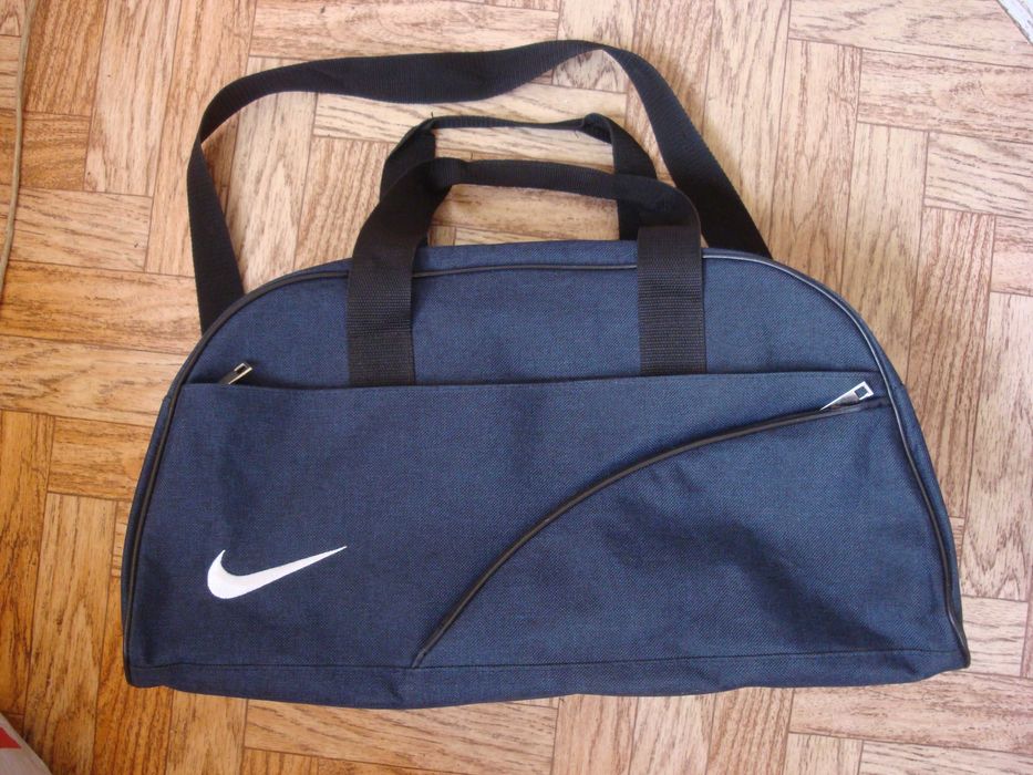 Сумка спортивная дорожная Nike 46*25*15 см новая,качественная,прочная,без изъянов