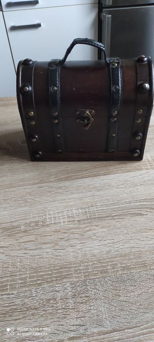 Sprzedam stylowy kuferek