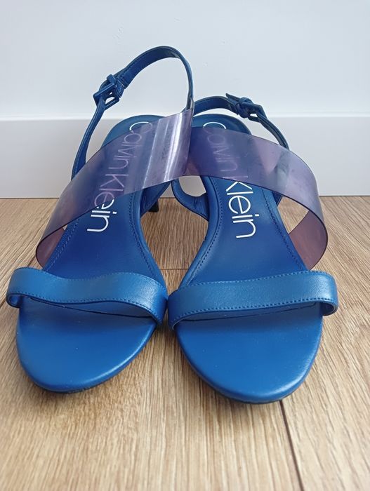 Szpilki Sandały buty  Calvin Klein model Lancy niebieskie skóra 38/39