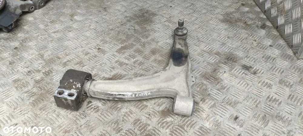 Wahacz lewy przedni Opel Vectra C