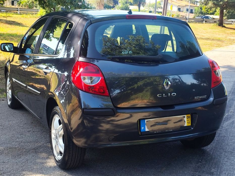 Renault Clio 1.5 DCI 5 lugares 5 lugares ar condicionado bom estado geral