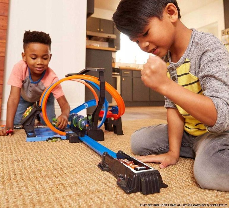 Автомобільний трек Mattel Hot Wheels Невероятные виражи FTB65