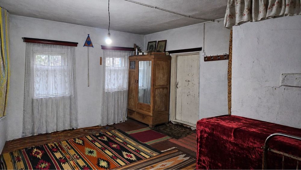 Продаж будинку з великою ділянкою