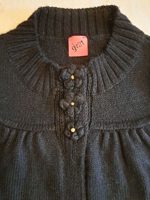 Sweter z kwiatuszkami