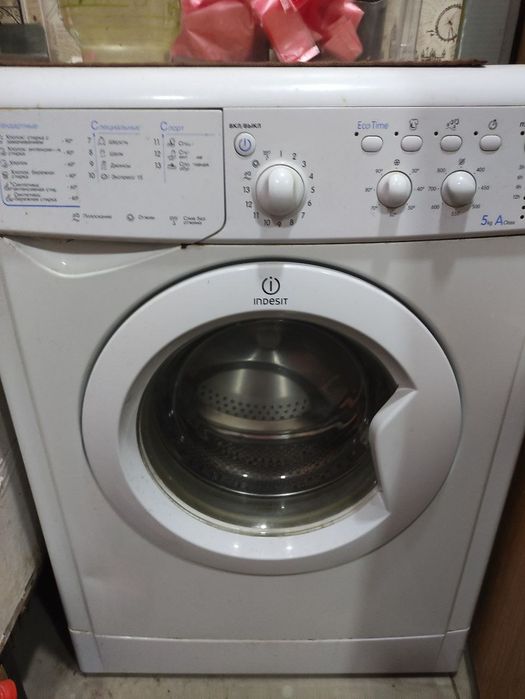 Віддам пральну машину Indesit IWSC5085 на запчастини