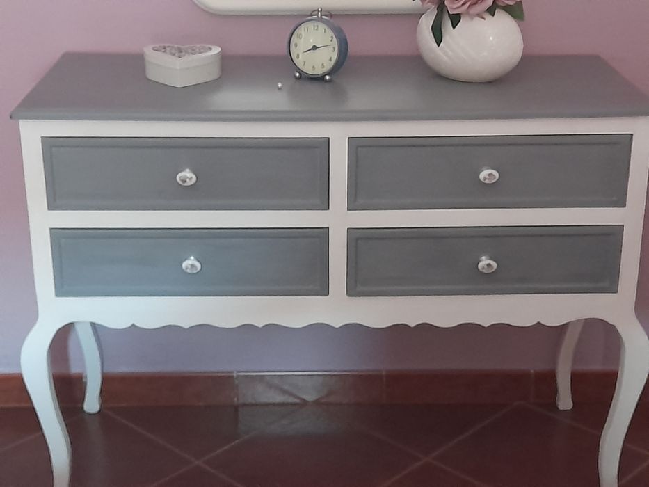 Mesas de cabeceira e cómoda