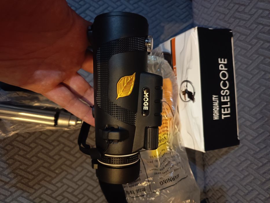 Telescópio monocular portátil