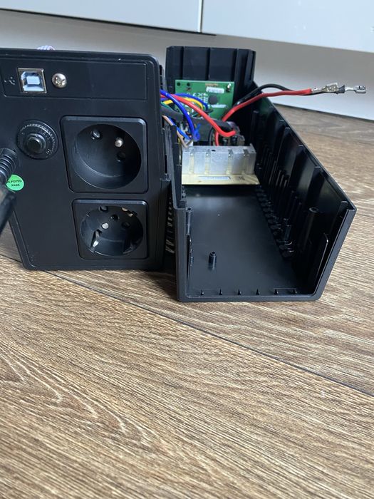 UPS Volt Polska 1000 va 600 w ( без аккум)