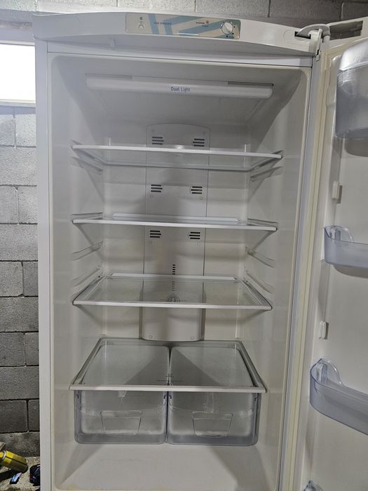 Холодильник Indesit стан 9/10