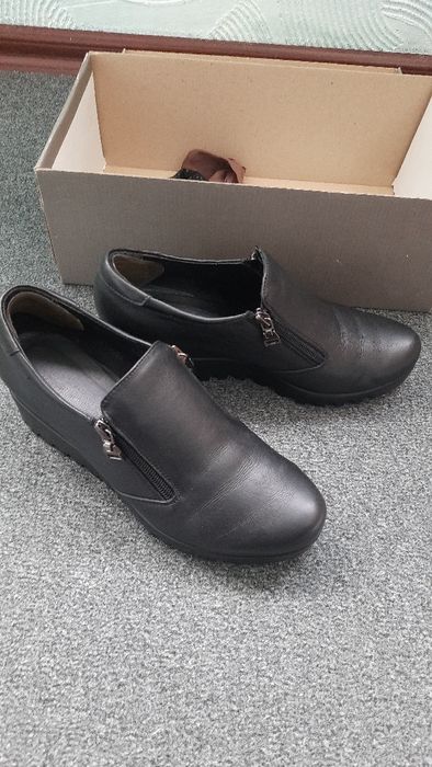 Продам жіночі осінні туфлі 39 р