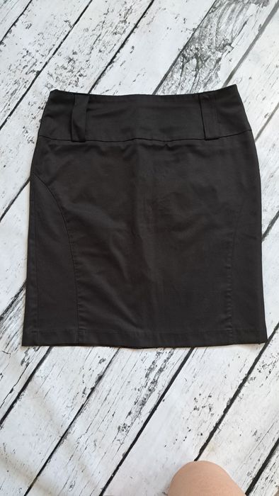 Krótka czarna spódnica 42 z szerokimi szlufkami styl oldmoney