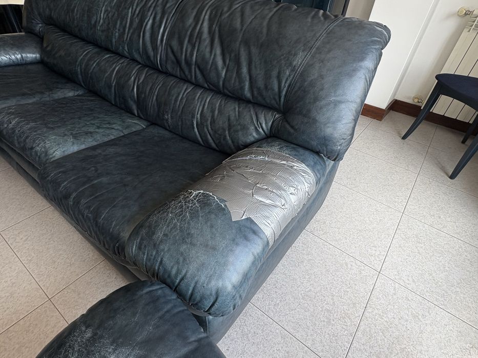 Conjunto de Sofás em Pele Azul Marinho (3 Lugares + 2 Poltronas) + Capas Incluídas
