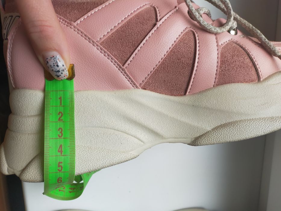 Кроссовки женские