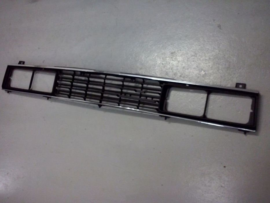 Grelha da frente Datsun Nissan Pickup 720 1979 até 1983 NOVA