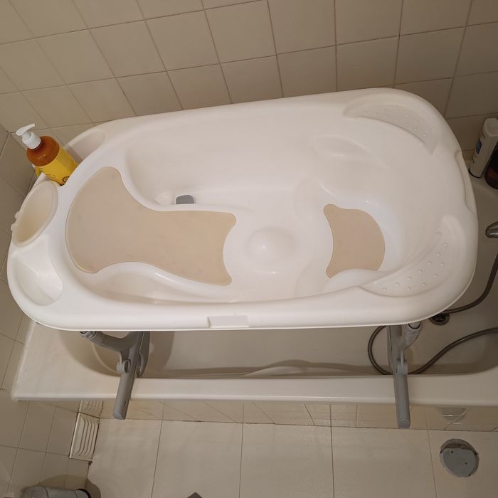 Banheira bebé com apoio elevatório
