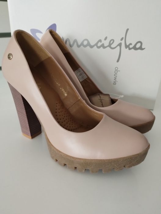 Czółenka skórzane na ozdobnym słupku i grubej podeszwie , pudrowy róż