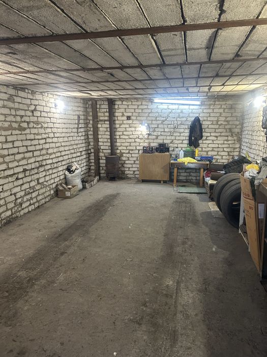 Продам  гараж в районе лицея )7/4)